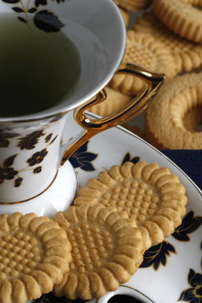tea-with-cookies-1322163.jpg